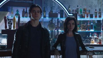 Chaqueta usada por Hugo (Keean Johnson) como se ve en Alita: Battle Angel