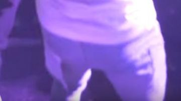 Jeans avec poche arrière drapeau porté par Roddy Ricch lors de son ""Chaque Saison" Live In Concert À Phoenix, AZ au Cloud N9NE (2019)