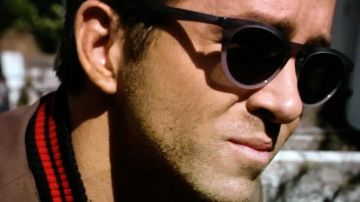 Gafas de sol usadas por el joven Damian (Ryan Reynolds) como se ve en Self/Less