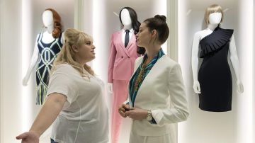 Necklace worn by Josephine Chesterfield (Anne Hathaway) as seen in The Hustle