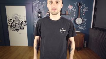 The black t-shirt of Squeezie in his YouTube video "WHO WRITES THESE ARTICLES AND WHY ?"