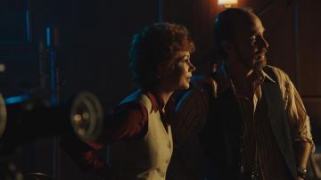Les boucles d’oreilles de Gwen Verdon (Michelle Williams) dans Fosse/Verdon saison 1