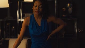 Siobhan Quays' (Lauren E. Banks) Blue Falling Collar Tank top in City on a Hill (S01E01)