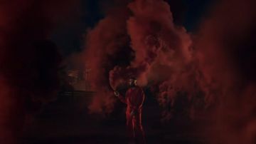 The set of tracksuit red Drake in the clip, Sicko Fashion Travis Scott