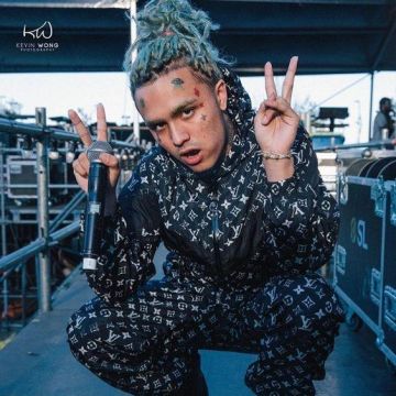 El conjunto de estampados de Louis Vuitton usado por Lil Pump en la cuenta de Instagram @Lilpump_f4ns
