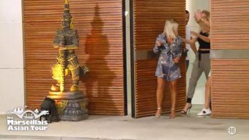 La mini robe bandana de Carla dans Les marseillais : Asian tour