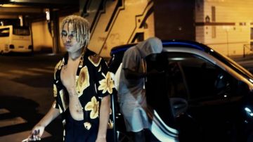 La chemise portée par Zola dans son clip Puce&Pussy