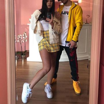 Jaune les Sneakers comme on le voit sur Instagram Compte de @Hiphopp.al_