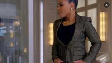 The jacket gray Tegan Price (Amirah Vann) in Murder (S05E14)