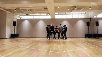 Court Vlod Camion de pompiers de pratique de la danse NCT 127