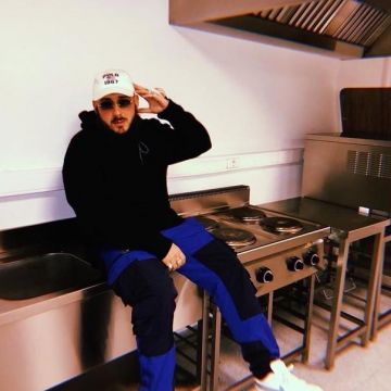 The tracksuit pants of a Caballero on his account Instagram @Caballerobxl