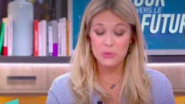 Le chemisier bleu ciel porté par Pauline Reboul dans C l'hebdo