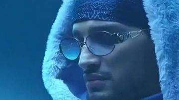 Les lunettes de soleil Versace de Soolking dans son clip Rockstar