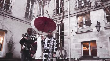 Le sweatshirt porté par OrelSan dans son clip Tout ce que je sais feat. YBN Cor­dae