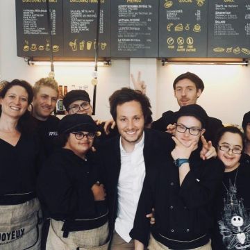 La veste noire portée par Vianney sur le compte Instagram de @vianneymusique