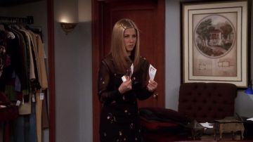 The black dress of Rachel Green (Jennifer Aniston) in Friends S07E01