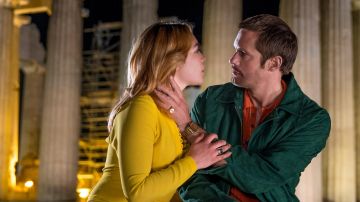 El reloj dorado usado por Gadi Becker (Alexander Skarsgård) en The Little Drummer Girl S01E01