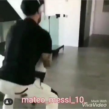 Los pantalones que lleva Leo Messi en la cuenta de Instagram de @mateo_messi_10_