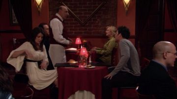 La robe blanche de Robin Scherbatsky (Cobie Smulders) dans How I Met Your Mother S02E22