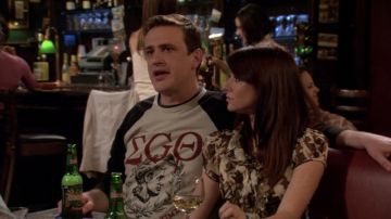 L'amour-propre t-shirt porté par Marshall Eriksen (Jason Segel) dans how I met your Mother (S02E20)