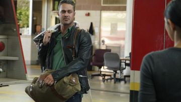 Kaki sac de Sport porté par Kelly Severide (Taylor Kinney) dans Chicago Fire (S06E04)