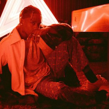 Pantalones impresos usados por Flame aka Travis Scott en su cuenta de Instagram @travisscott