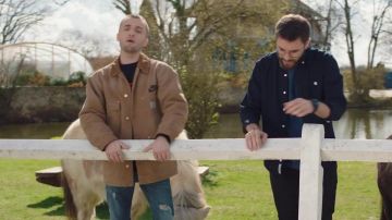 La veste Carhartt x Nike de Squeezie dans sa vidéo YouTube ON FAIT LA PAIX ❤️ (clip Cyprien & Squeezie)