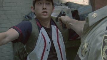 Camiseta de béisbol de Glenn Rhee (Steven Yeun) en The Walking Dead S01E01