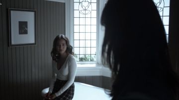 The plaid skirt worn by Valerie Vale (Jamie Chung) in Gotham S03E06