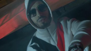 Les lunettes de soleil de N.O.S dans le clip Au DD de PNL