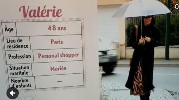 La jupe portée par Valerie dans Les reines du shopping