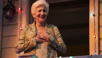 Chaqueta usada por Anna Madrigal (Olympia Dukakis) en Tales of the City S01E01