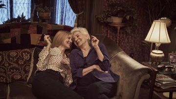 Printed Shirt worn by Mary Ann Singleton (Laura Linney) in Tales of the City Season 1