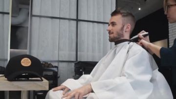 La casquette de Squeezie dans sa vidéo YouTube MON NOUVEAU STYLE (Vlog Japon #3)