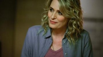 Camisa usada por Mary Winchester (Samantha Smith) como se ve en Supernatural S14E17