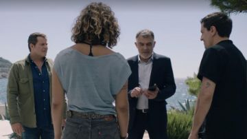Le jean Levi's de Clara Garnier (Manon Azem) dans Les Ombres Rouges S01E03