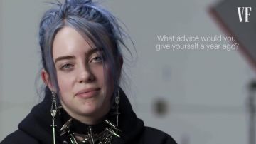 Le collier gothique de Billie Eilish dans la vidéo Same Interview, One Year Apart par Vanity Fair