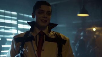Le blanc et le noir veste portée par Le Joker / Jérôme Valeska (Cameron Monaghan) comme on le voit dans Gotham S05E04