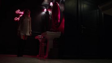 The shiny dress with open sleeves, Chiara (Benedetta Porcaroli) in Baby S01E03