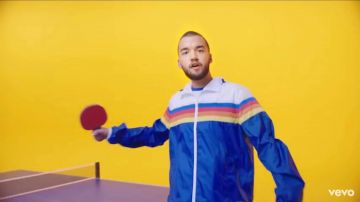 The jacket colourful range by Oli in the clip We also 2 of Bigflo & Oli