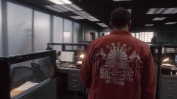 La veste rouge portée par Karim Washington (Kingsley Ben-Adir) dans The OA S02E02