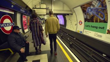Long plaid coat worn by Robert Shee­han as seen on Robert Shee­han and Tom Hop­per Chat Non­sense on the Tube | The Um­brella Acad­emy (2019)