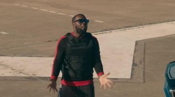 Les lunettes de soleil noires de Gims dans son clip Miami Vice