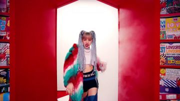 Roseanne Park/Rosé's Red White Green tricolor fur coat in BlackPink's Kill This Love video musical