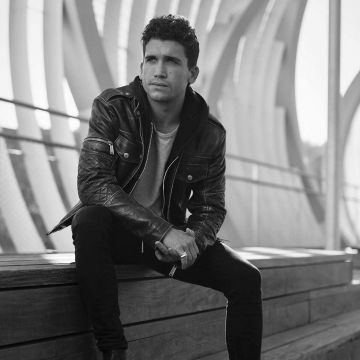 Leather Jacket worn by Jaime Lorente on his In­sta­gram Ac­count @Jaimelorentelo