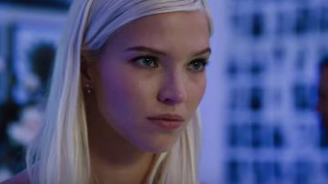 The earrings worn by Anna (Sasha Luss) in Anna