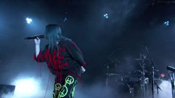 Shirt porté par Billie Eilish Shirt pour Enterrer un ami De Jimmy Kimmel Live!