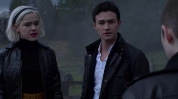 The jacket of Nicholas Scratch (Gavin Leatherwood) in The new adventures of Sabrina S02E09