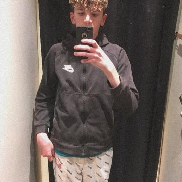 Los pantalones de pijama blanco y negro de Ayce en su cuenta de Instagram @_.ayce._