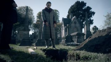 Abrigo a cuadros usado por Det. Insp. Jedediah Shine (Joseph Mawle) como se ve en Ripper Street S02E02